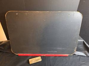 lot 64 image: Richmond School Furniture Velvo Plate Chalkboard and Eraser