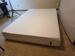 lot 69 image: Full Size Serta Medium Mattress