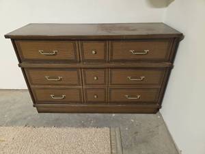 lot 76 image: MCM Brown Wood 6-Drawer Dresser