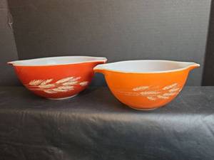 lot 200 image: Pyrex Autumn Wheat Orange Mixing Bowls