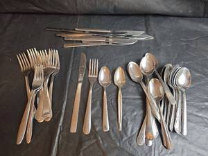 lot 214 image: Stainless Steel Mixed Flatware Set- 43 Pieces