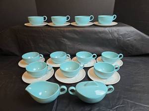 lot 218 image: Mid-Century Turquoise Leaves of Grass Tea Set with Cattail Design 24pc