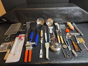 lot 223 image: Kitchen Utensils and Gadgets