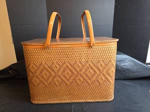 lot 231 image: Woven Picnic Basket with Wooden Lid