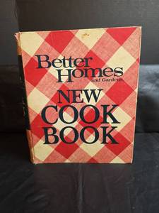 lot 234 image: Better Homes and Gardens New Cook Book - Red Gingham Cover
