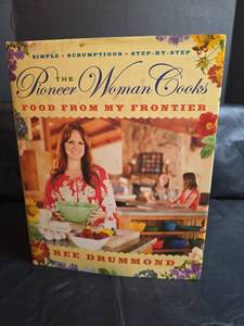 lot 237 image: The Pioneer Woman Cooks Food From My Frontier Cookbook