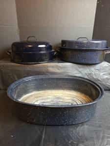 lot 248 image: Blue Speckled Enamel Roasting Pans