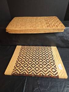 lot 252 image: 11 - Traditional Bamboo Woven Place Mats and 6 -  Geometric Pattern Placemats