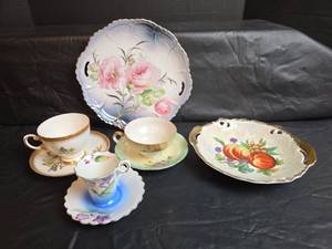 lot 267 image: Hand Painted Japanese Porcelain Tea Sets and 2 Plates