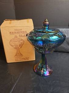 lot 276 image: Indiana Glass Blue Carnival Wedding Bowl with Lid