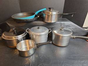 lot 289 image: Mixed Cookware Pans and Skillets