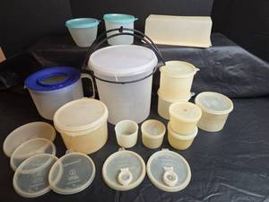 lot 291 image: Tupperware Container Collection