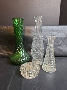 lot 333 image: Decorative Vintage Glass Vases and Vintage Glass Flower Frog