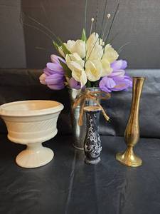 lot 334 image: Vintage Haeger Vase, Handcrafted Vase, Brass Vase and More
