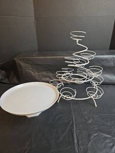 lot 337 image: Modern White Metal Cake Stand with Spiral Design Cupcake Display