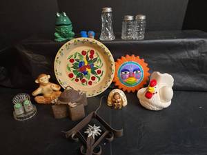 lot 343 image: Folk Art Decorative Collection