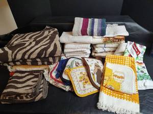 lot 368 image: Mixed Towel Collection Bundle, Bathroom and Kitchen