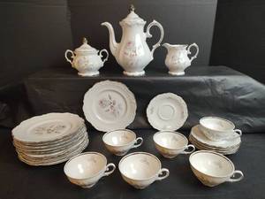 lot 372 image: Vintage Wintering Bavarian China Made in Germany, Porcelain Rose Pattern Tea Set