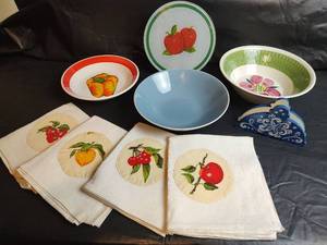 lot 373 image: Tea Towels, Serving Bowls and Napkin Holder