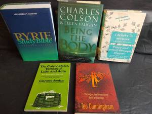 lot 385 image: Christian Book Collection - Study Bible and Religious Texts