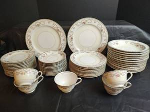 lot 403 image: Vintage 51 Piece Orion Fine China Dinnerware Set with Floral Pattern, Made in Japan