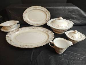 lot 404 image: Vintage 6 Pieces Orion Fine China Serving Set with Pink Floral Pattern, Made in Japan