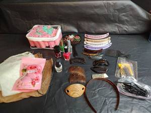 lot 411 image: Hair Accessories and Beauty Bundle with Bath Bombs