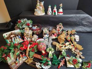 lot 467 image: Assorted Holiday Ornament and Decoration Collection