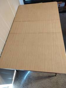 lot 473 image: Vintage Mid Century Formica Kitchen Table with Metal Legs and 12 inch Leaf, 36 x 48 x 29