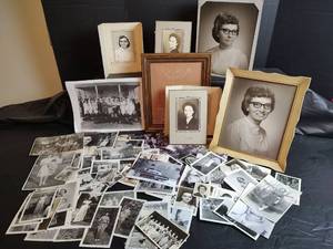 lot 474 image: Vintage Black and White Photo Collection