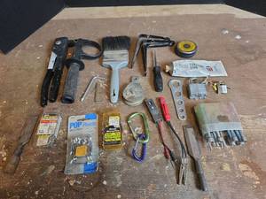 lot 1512 image: Mixed Hardware and Tools