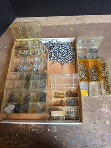 lot 1513 image: Assorted Hardware