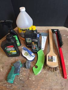 lot 1524 image: Car Maintenance Supply Bundle