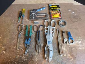 lot 1529 image: Mixed Hand Tools and Stapler Set
