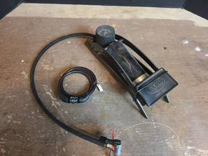 lot 1536 image: Bell Bike Pump and Bike Cable Lock with Code