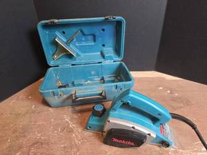 lot 1550 image: Makita N1900B Power Planer with Case