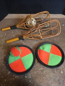 lot 1554 image: Rattan Grip Catch Ball Set with Velcro Discs