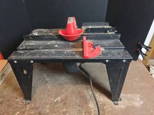 lot 1567 image: Craftsman Router Table with Red Guide System