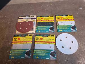 lot 1572 image: 3M Hook & Loop Sanding Discs Set - 4.5 inch Mixed Grits