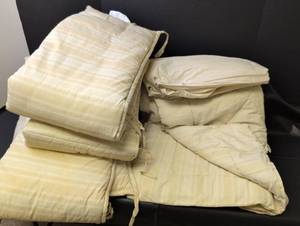 lot 1005 image: Baby Crib Set