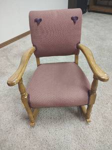 lot 1029 image: Vintage Traditional Childrens Wooden Rocking Chair with Mauve Upholstery