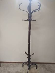 lot 1031 image: Traditional Wooden Coat Rack Stand