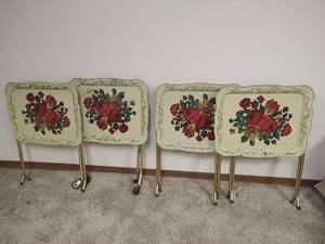 lot 1037 image: Vintage Four Floral Metal TV Trays with Stand, One Has Wheels