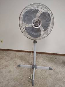 lot 1038 image: Galaxy Pedestal Floor Fan, 3 Speeds