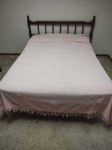 lot 1049 image: Vintage White Cotton Light Pink Chenille Bedspread with Fringe, Full Size