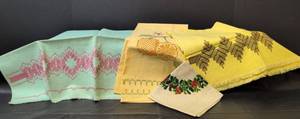 lot 1050 image: Vintage Decorative Embroidered Tea Towel Collection