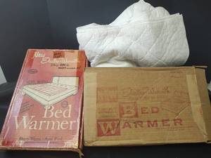 lot 1053 image: Electro-Warmth Electric Mattress Bed Warmers with Original Box and Mattress Cover