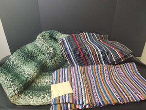 lot 1054 image: Reversible Scatter Rug Collection