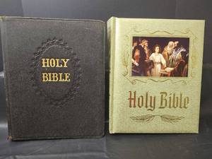 lot 1069 image: King James Bible Collection - Self-Pronouncing Indexed Editions