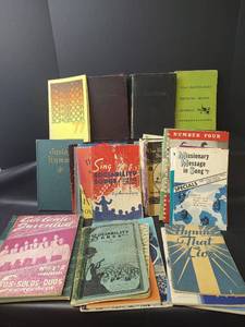 lot 1075 image: Vintage Mid-Century Religious Hymnal and Songbook Collection